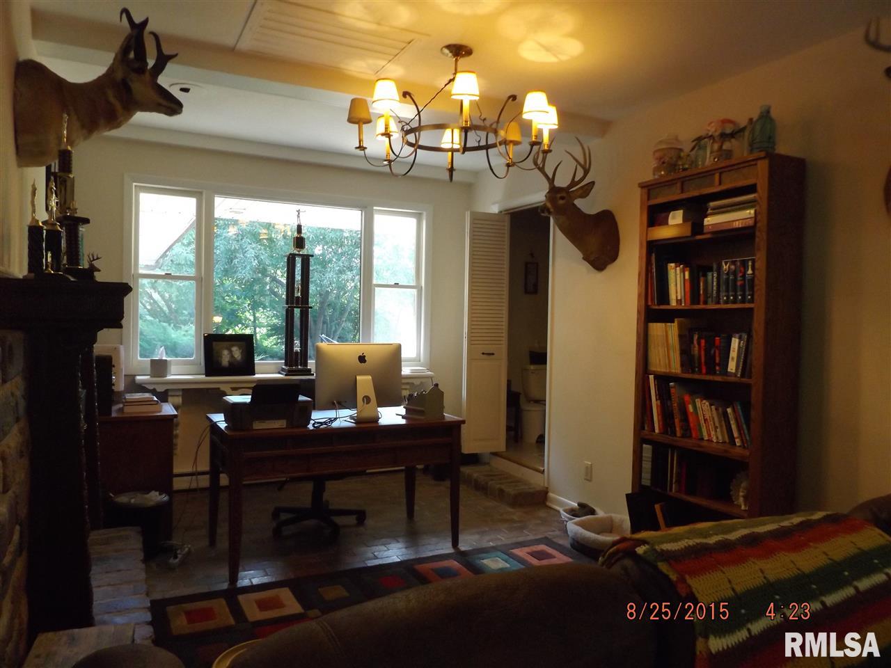 18179 Red Shale Hill Road Pekin, IL 61554 - Photo 10 of 35