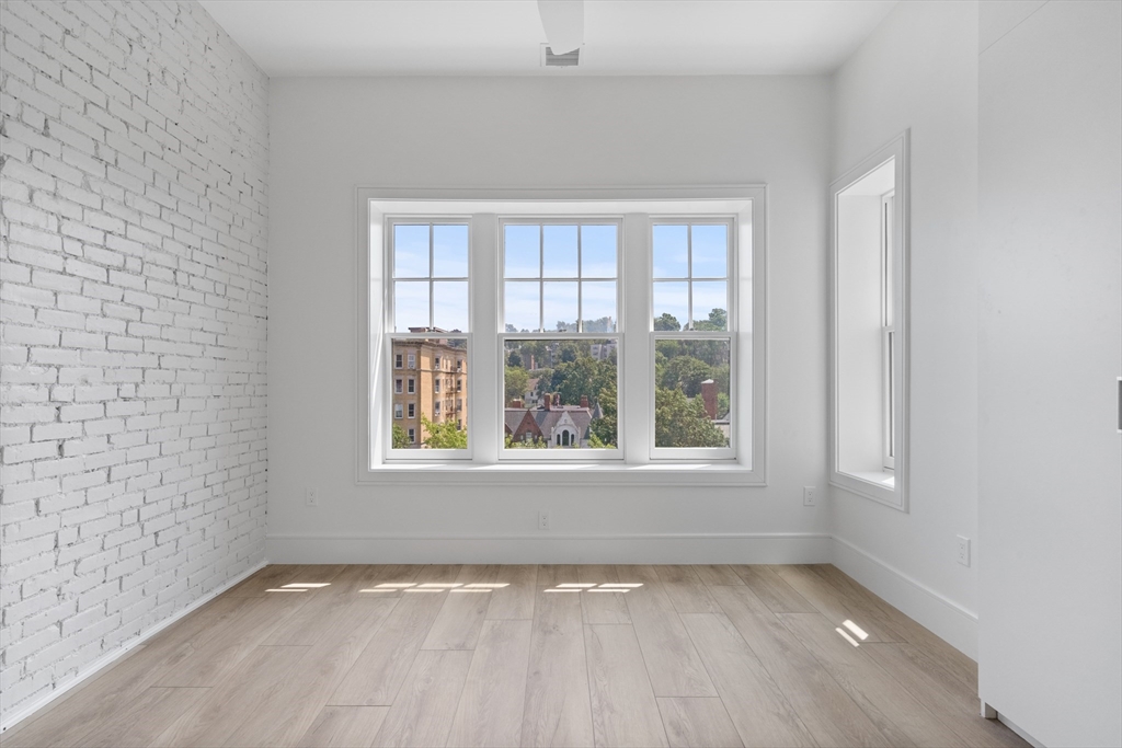 1578 Beacon Street, Unit 102 Brookline, MA 02446 - Photo 6 of 18 an empty room with a window