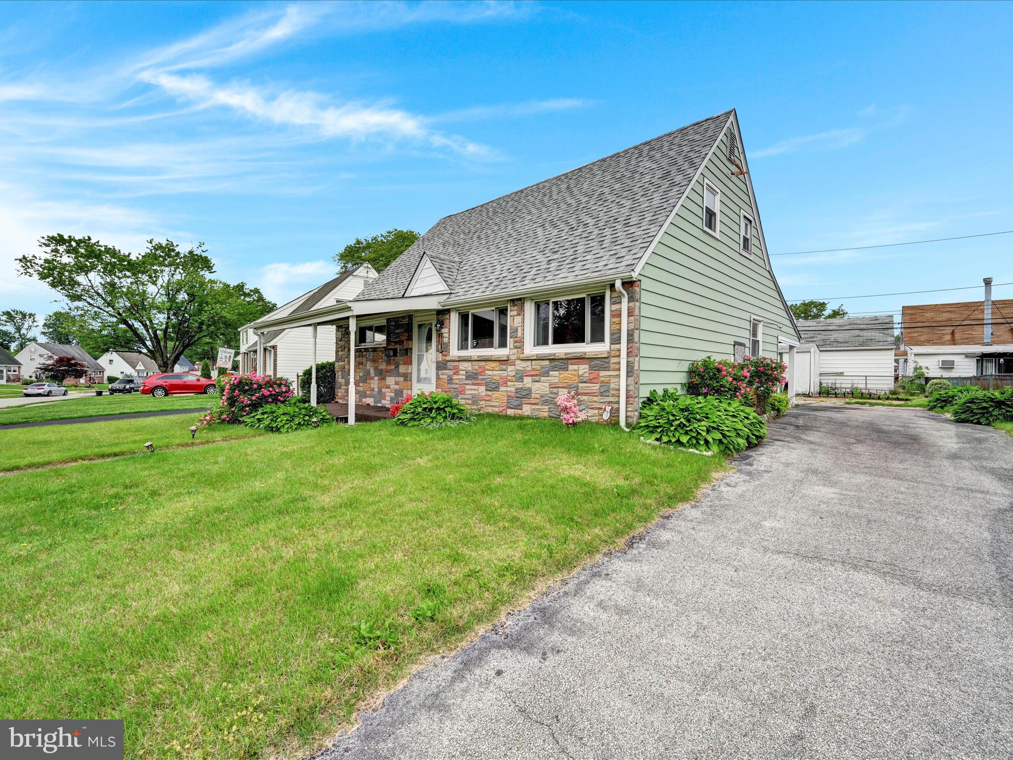 731 Hickory Road Secane, PA 19018 - Photo 4 of 29 Front