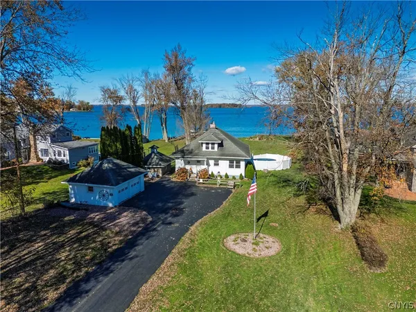 $999,000 | 7171 Lakeshore Road, Cicero, NY 13039