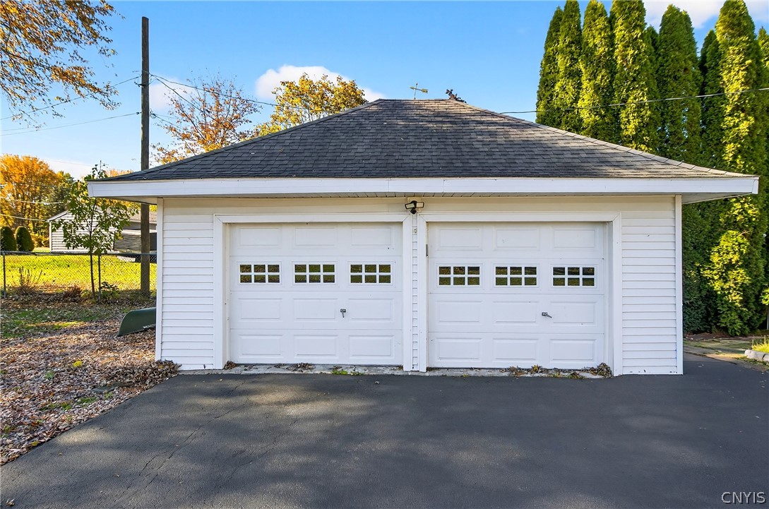 7171 Lakeshore Road Cicero, NY 13039 - Photo 6 of 26