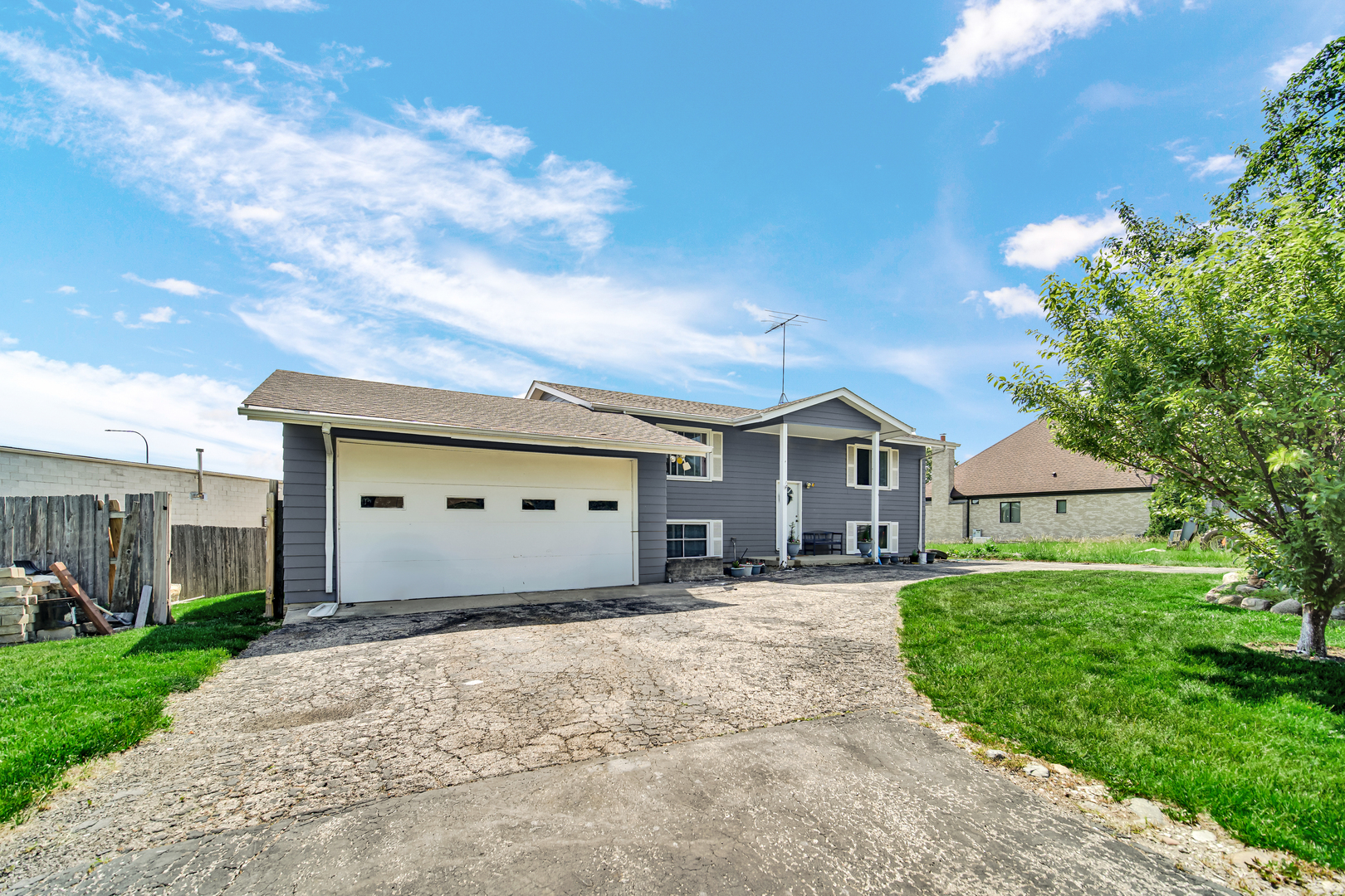 4-n425 7th Avenue Addison, IL 60101 - Photo 3 of 11