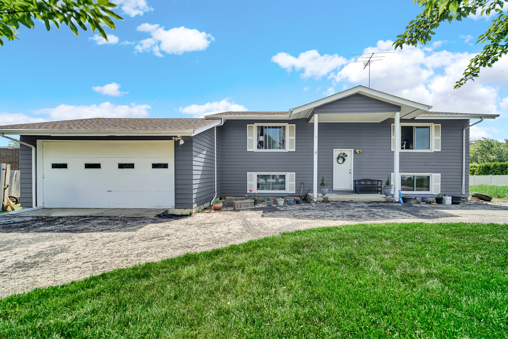 4-n425 7th Avenue Addison, IL 60101 - Photo 4 of 11