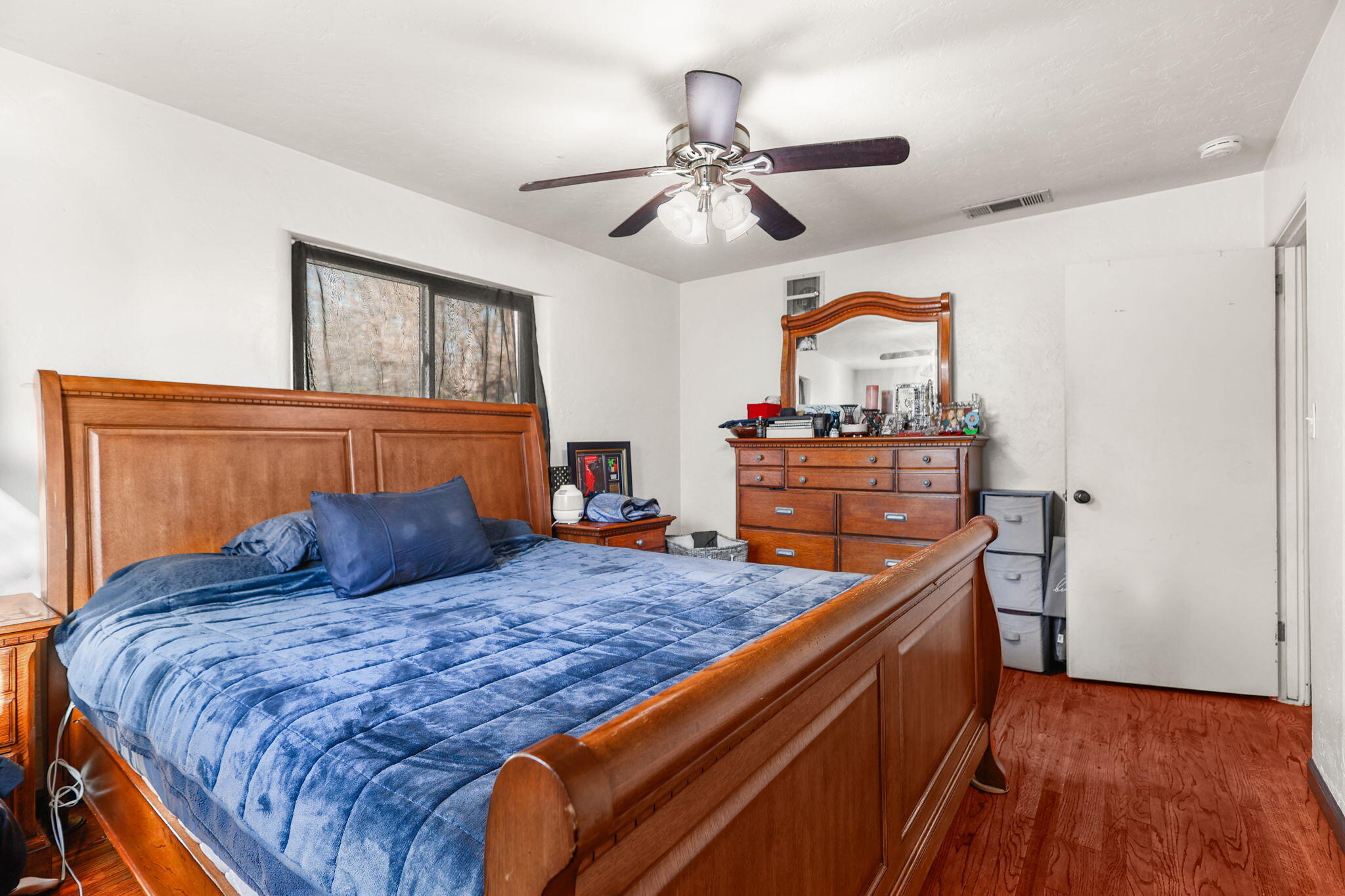 5717 Churn Creek Road Redding, CA 96002 - Photo 18 of 36 Bedroom 3