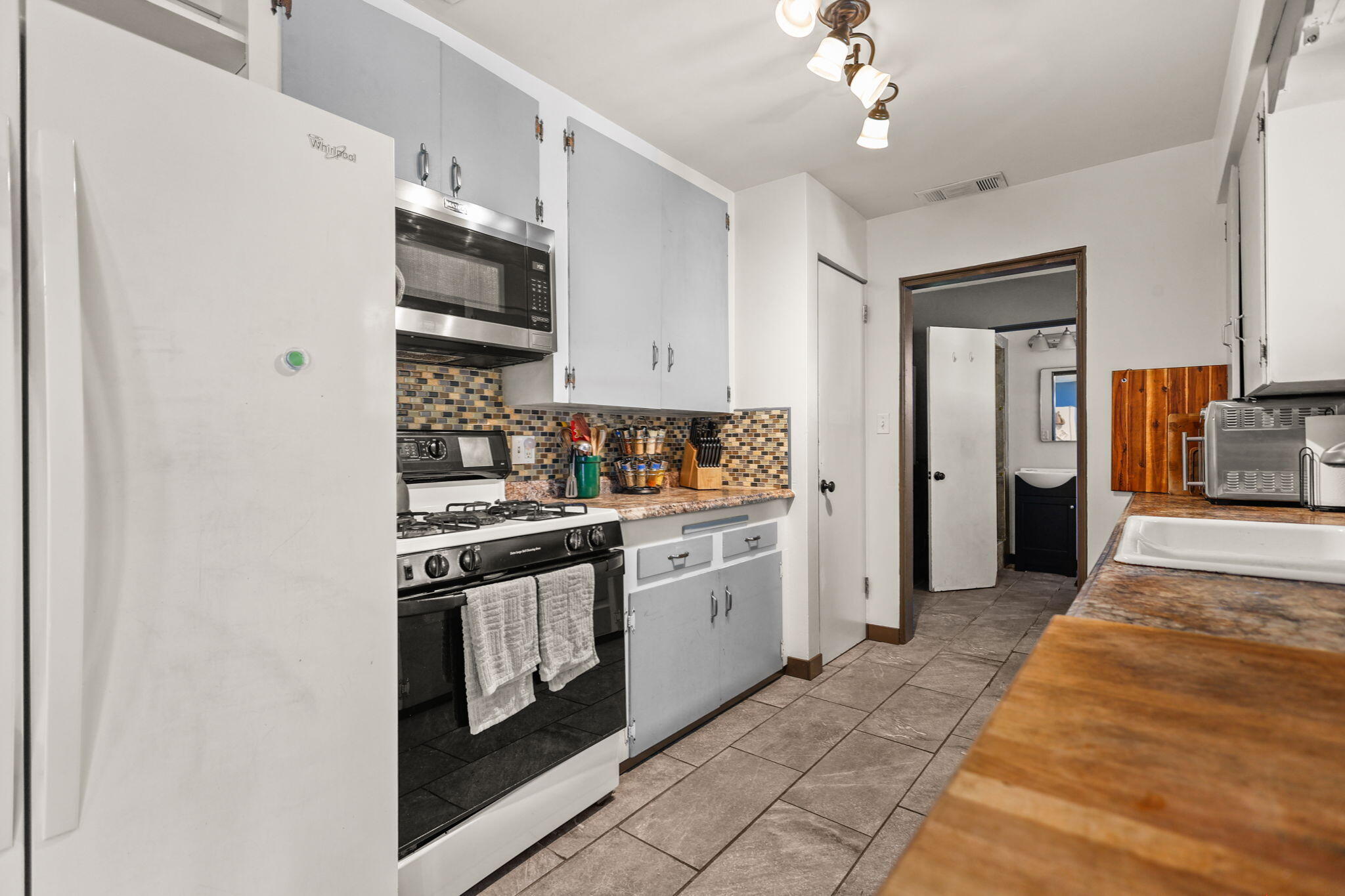 5717 Churn Creek Road Redding, CA 96002 - Photo 9 of 36 21-web-or-mls-_K3A7051