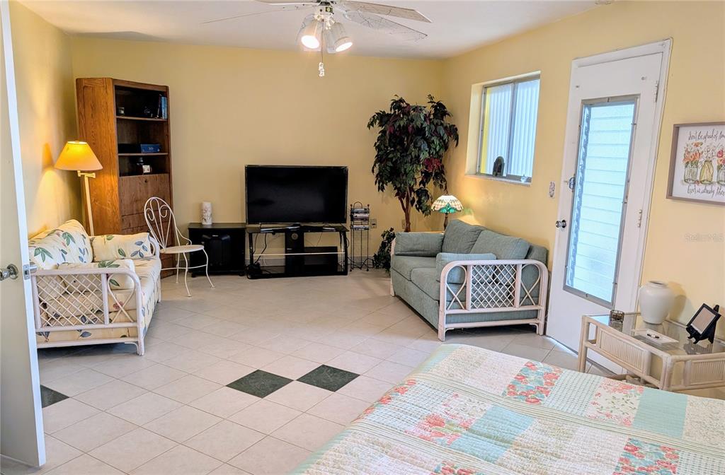 8055 112th Street North, Unit 403 Seminole, FL 33772 - Photo 21 of 37 a living room with furniture and a flat screen tv