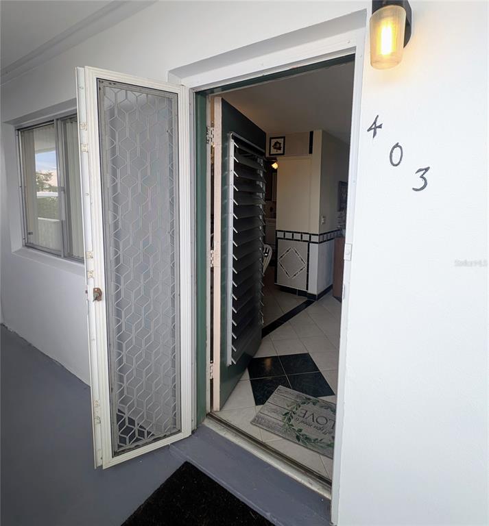 8055 112th Street North, Unit 403 Seminole, FL 33772 - Photo 4 of 37 a view of a walk in closet