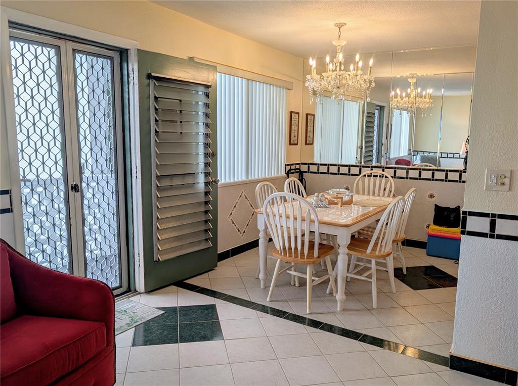 8055 112th Street North, Unit 403 Seminole, FL 33772 - Photo 6 of 37 a view of a livingroom with furniture and window