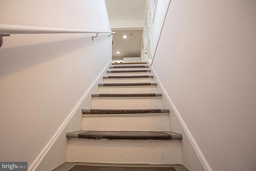 433 Walnut Lane Princeton, NJ 08540 - Photo 20 of 26 a view of entryway
