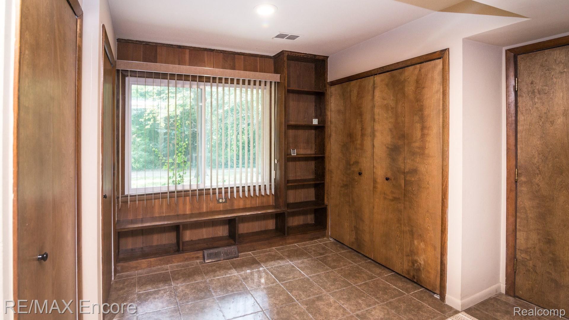 1177 Burnham Road Bloomfield Hills, MI 48304 - Photo 47 of 75 047_57.jpg