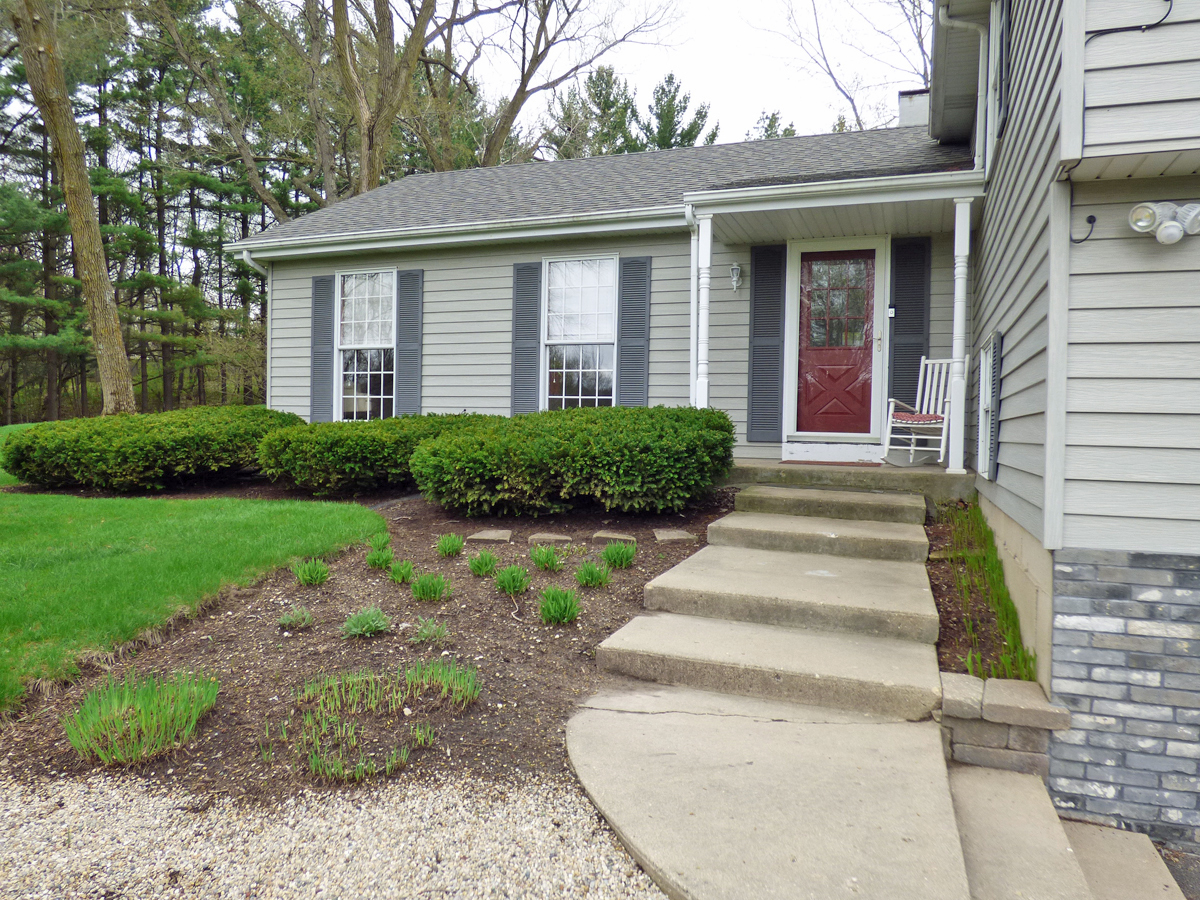 41W121 Whitney Road St. Charles, IL 60175 - Photo 2 of 35 a front view of a house with a yard