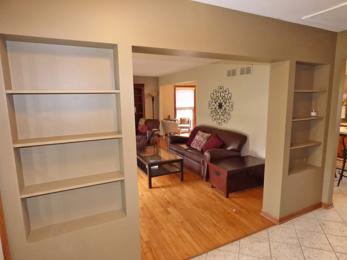 41W121 Whitney Road St. Charles, IL 60175 - Photo 4 of 35 a living room with furniture