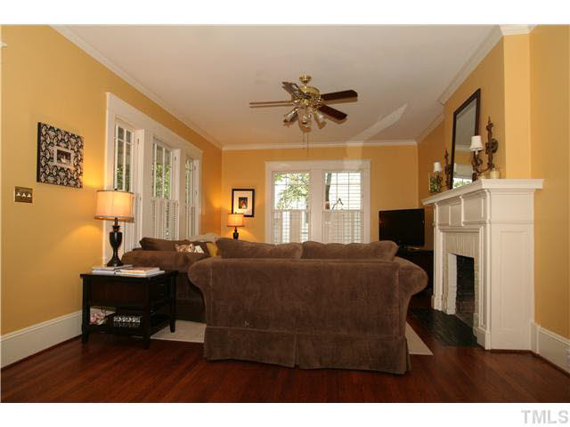 LARGE FAMILY ROOM WITH 9 FOOT CEILINGS, HARDWOOD FLOORS, AND A FIREPLACE