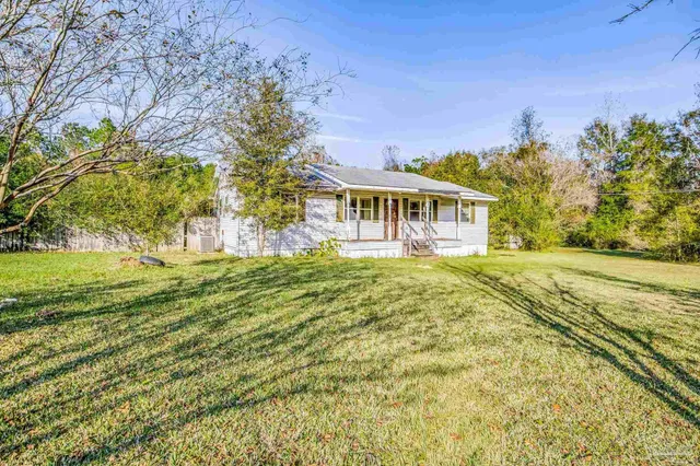 a view of a house with a yard