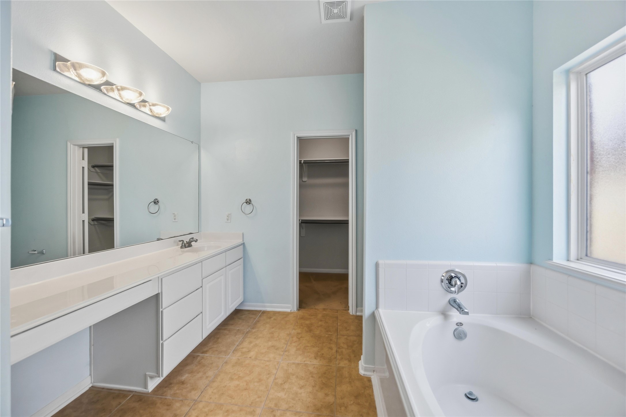 29526 Winton Wood Way Spring, TX 77386 - Photo 13 of 29 Alternate view highlighting the expansive vanity, relaxing soaking tub, and generous walk-in closet.