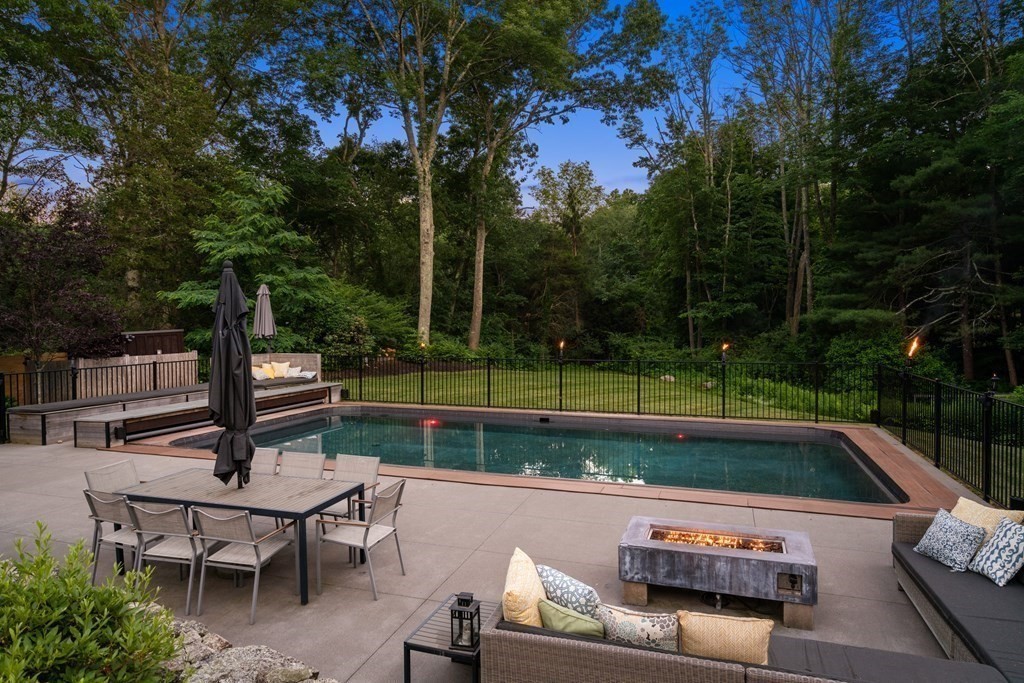 536 Glen Road Weston, MA 02493 - Photo 3 of 37