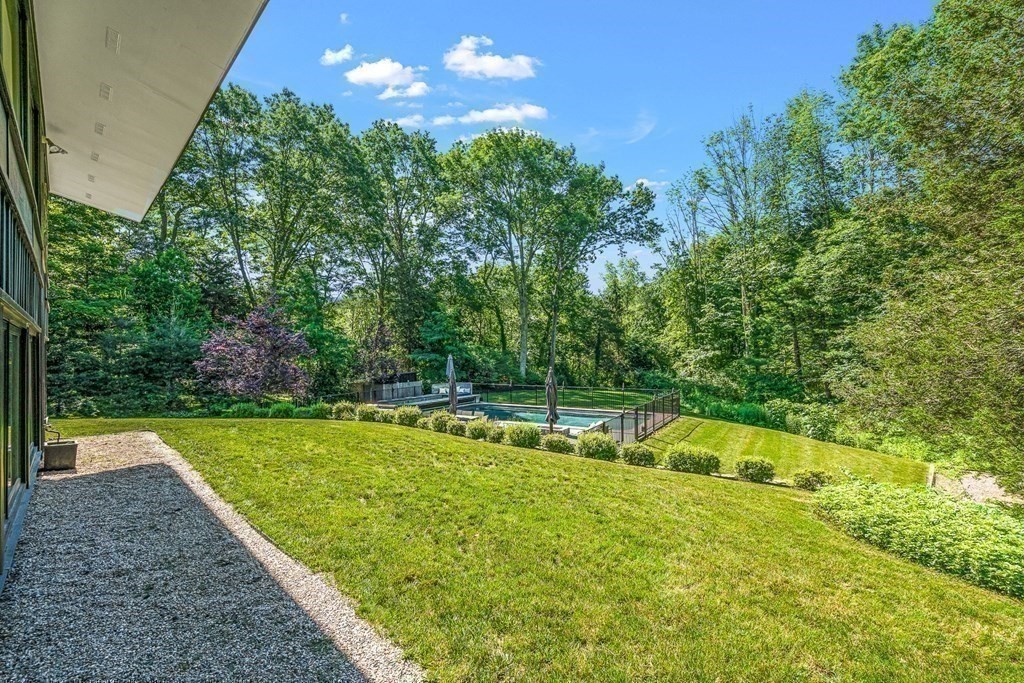 536 Glen Road Weston, MA 02493 - Photo 31 of 37