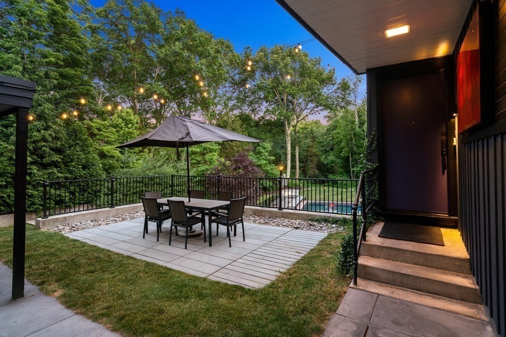 536 Glen Road Weston, MA 02493 - Photo 4 of 37