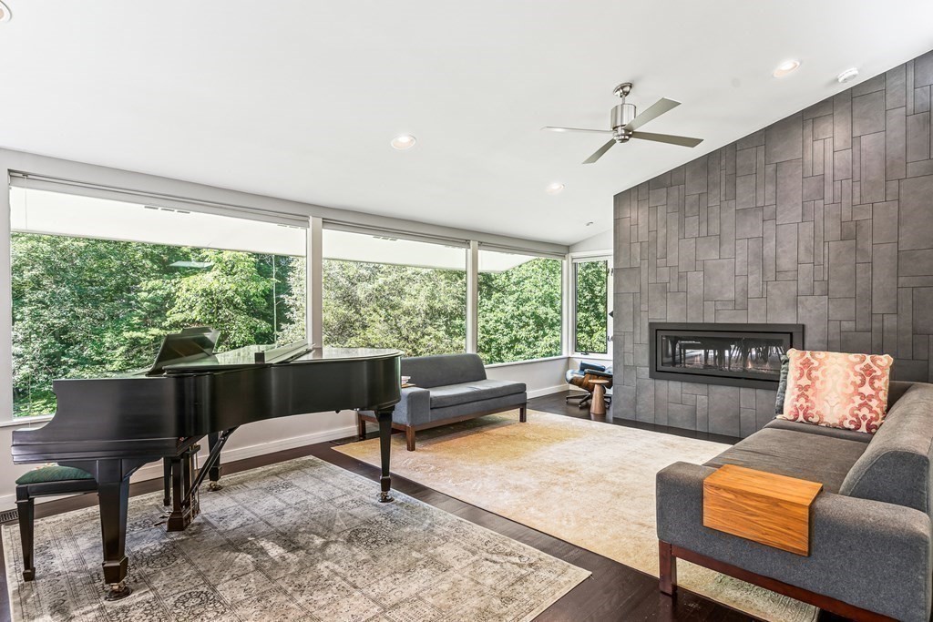 536 Glen Road Weston, MA 02493 - Photo 7 of 37