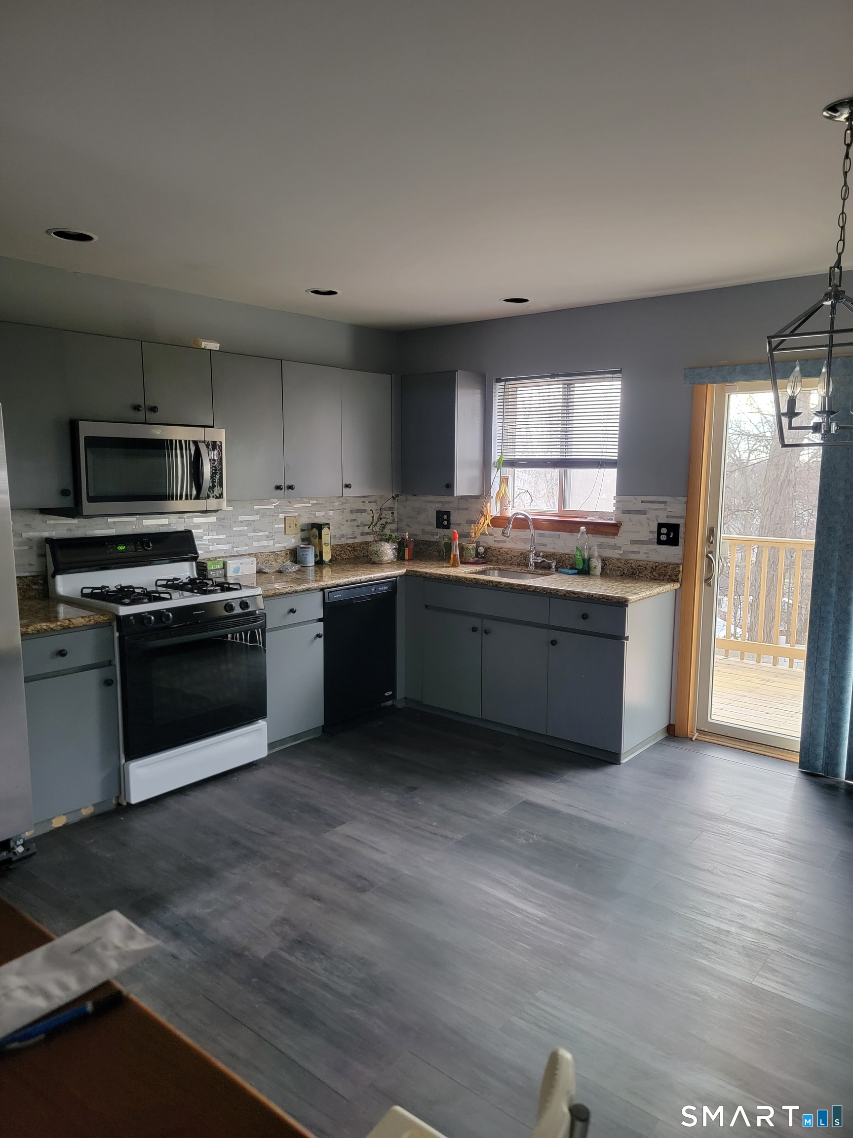 235 High Ridge Drive Bridgeport, CT 06606 - Photo 7 of 31