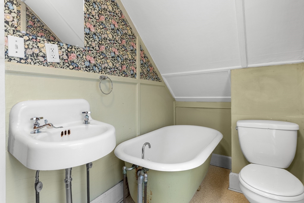 19 Trask Street, Unit 2 Gloucester, MA 01930 - Photo 22 of 36