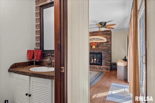 $375,500 | 524 Lakeside Drive, Taylorville, IL 62568