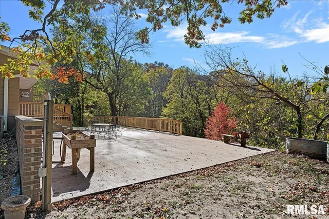 $375,500 | 524 Lakeside Drive, Taylorville, IL 62568