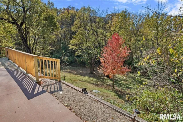 $375,500 | 524 Lakeside Drive, Taylorville, IL 62568