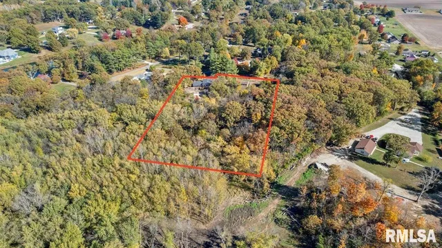 $375,500 | 524 Lakeside Drive, Taylorville, IL 62568