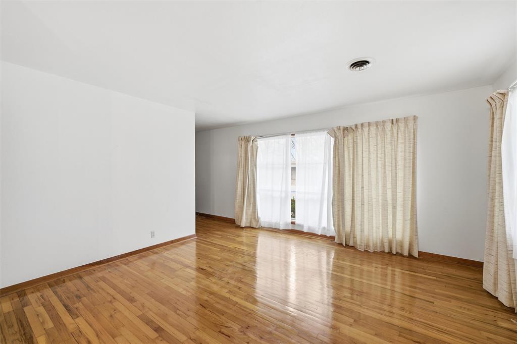 511 South Harrison Street West, TX 76691 - Photo 11 of 26