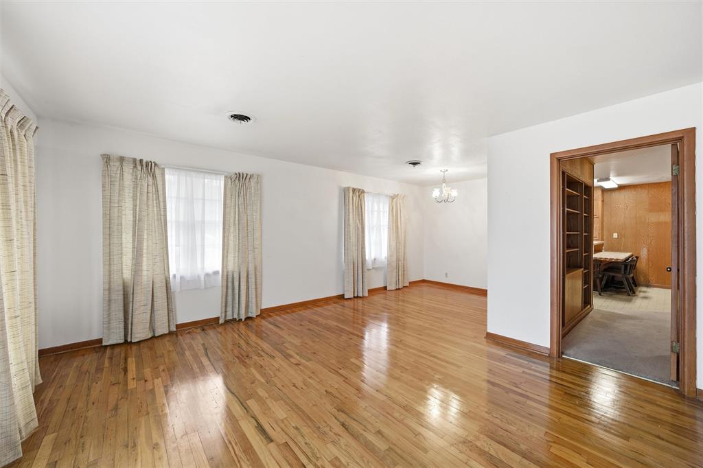 511 South Harrison Street West, TX 76691 - Photo 12 of 26