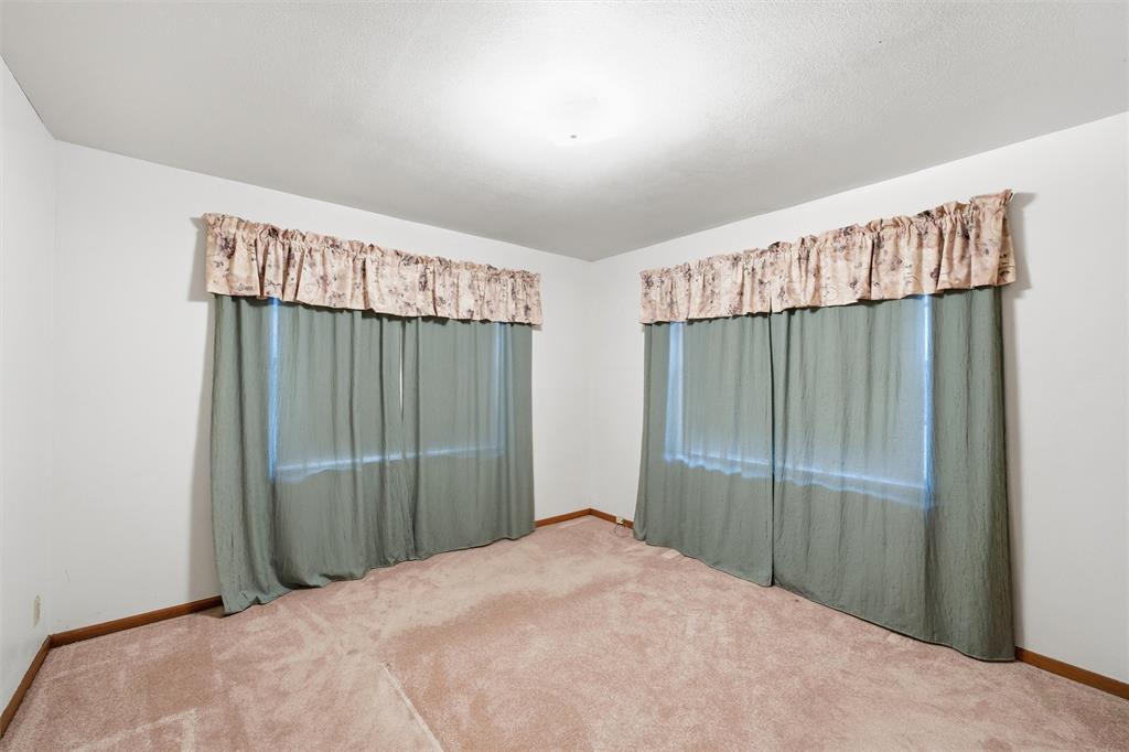 511 South Harrison Street West, TX 76691 - Photo 13 of 26