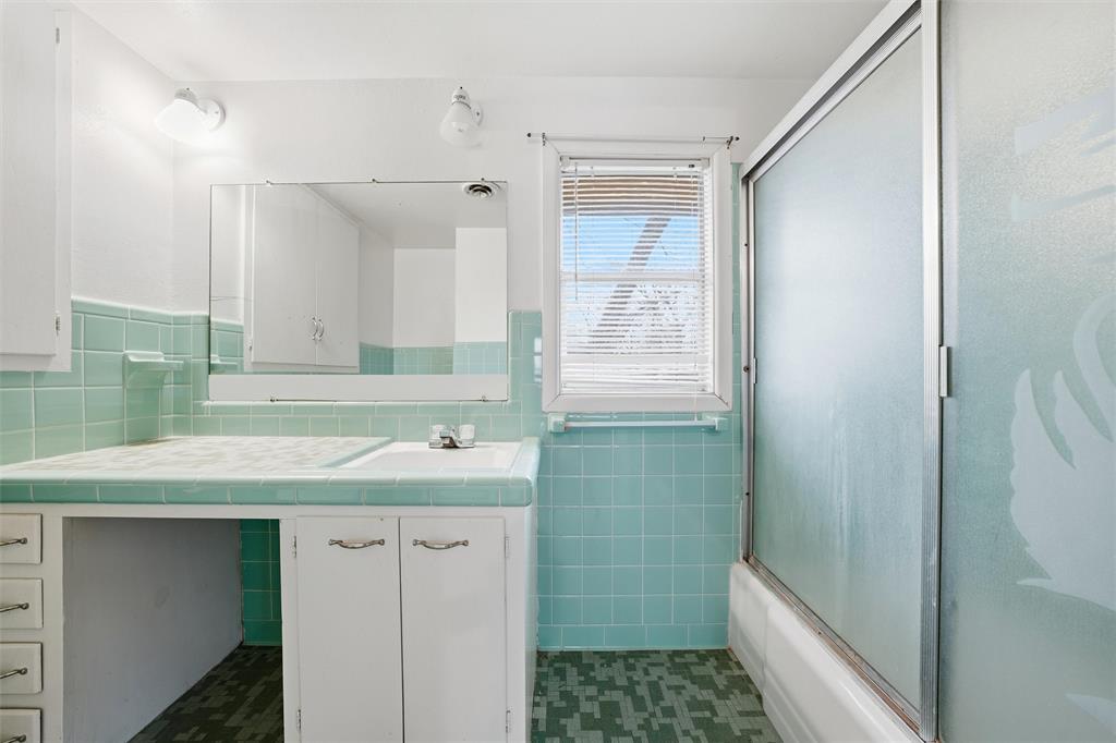 511 South Harrison Street West, TX 76691 - Photo 14 of 26