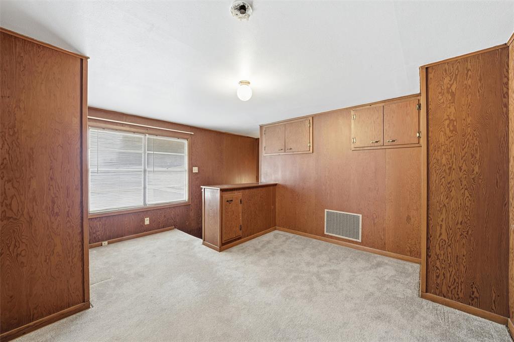 511 South Harrison Street West, TX 76691 - Photo 15 of 26