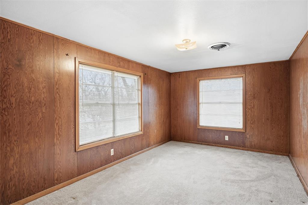 511 South Harrison Street West, TX 76691 - Photo 16 of 26