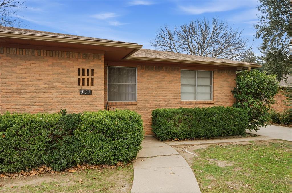 511 South Harrison Street West, TX 76691 - Photo 3 of 26