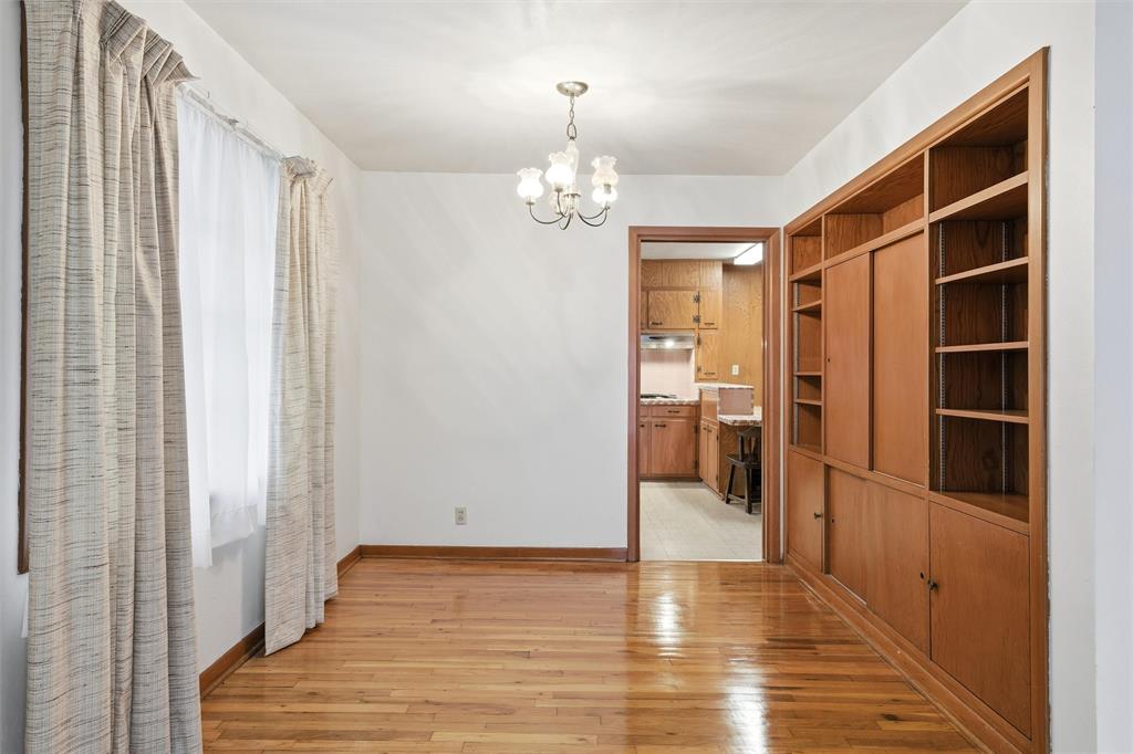 511 South Harrison Street West, TX 76691 - Photo 6 of 26