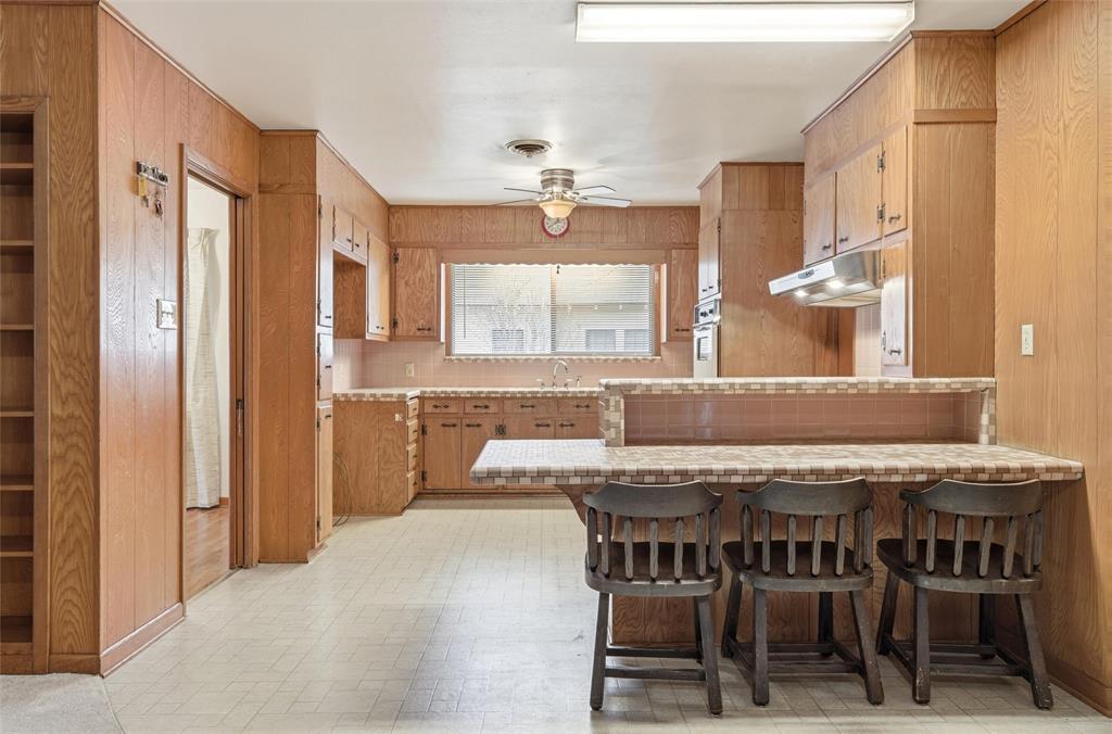 511 South Harrison Street West, TX 76691 - Photo 7 of 26