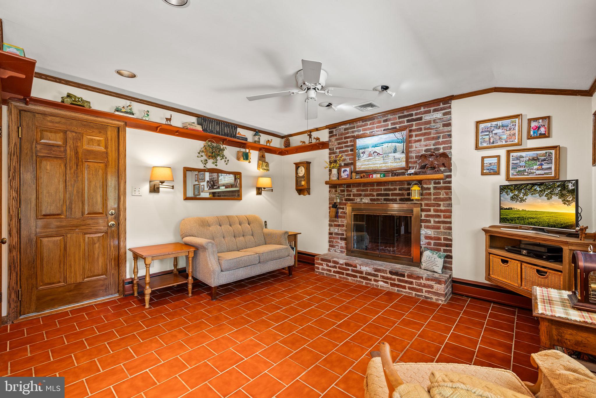 1 Arrowhead Trail Media, PA 19063 - Photo 11 of 34 Family Room