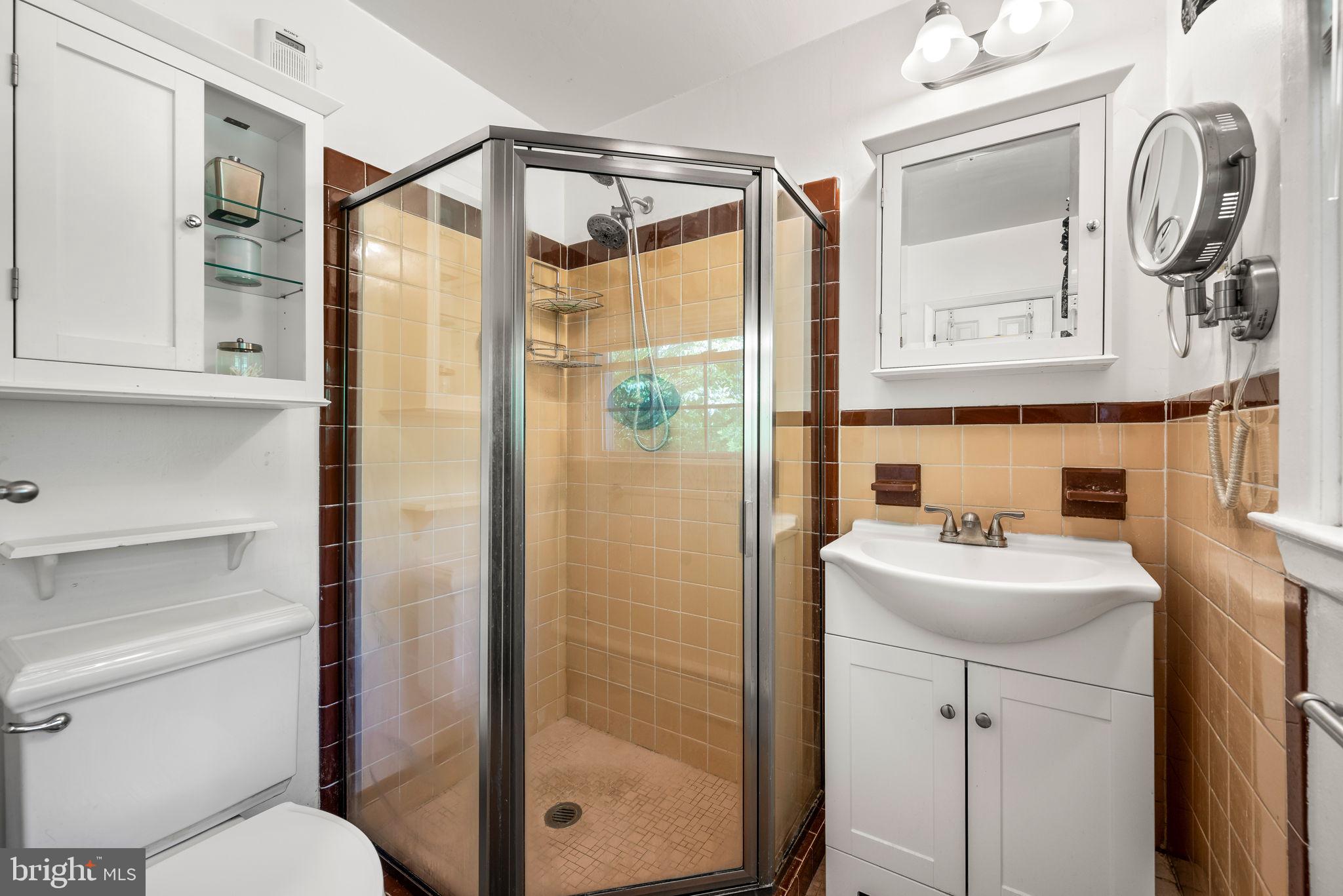 1 Arrowhead Trail Media, PA 19063 - Photo 14 of 34 Primary Bathroom