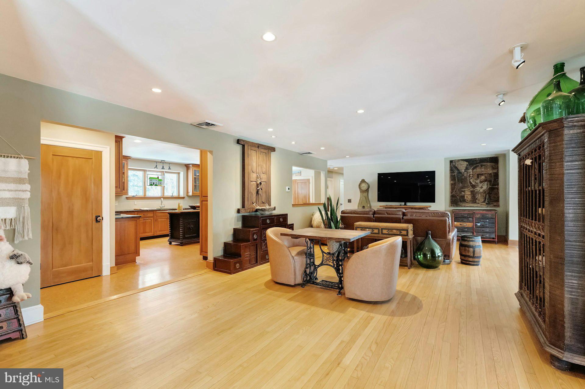 43470 Evans Pond Road Leesburg, VA 20176 - Photo 11 of 114 a living room with furniture and a flat screen tv
