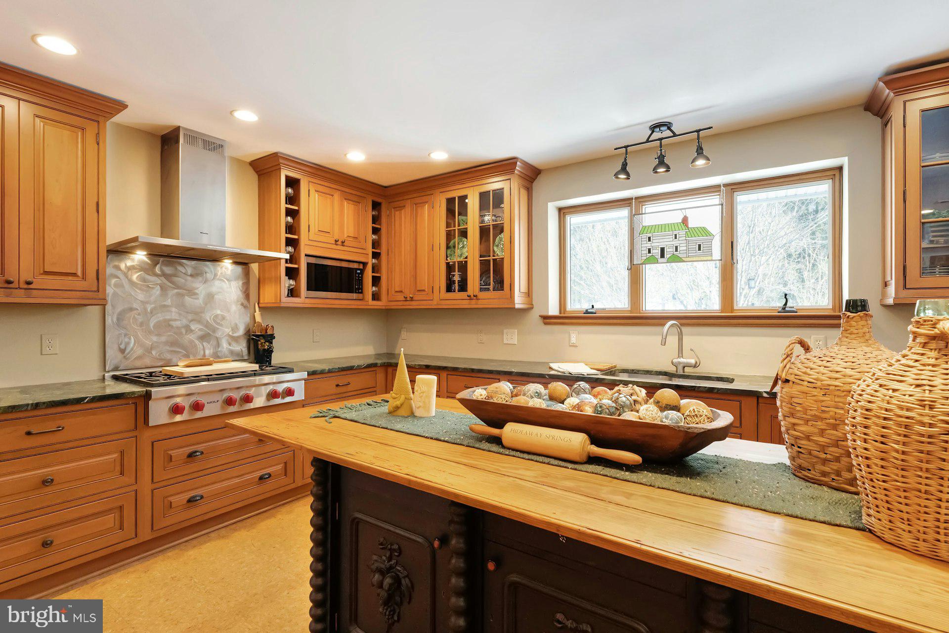 43470 Evans Pond Road Leesburg, VA 20176 - Photo 25 of 114 Wolf 6 burner stove & Brazilian granite counters