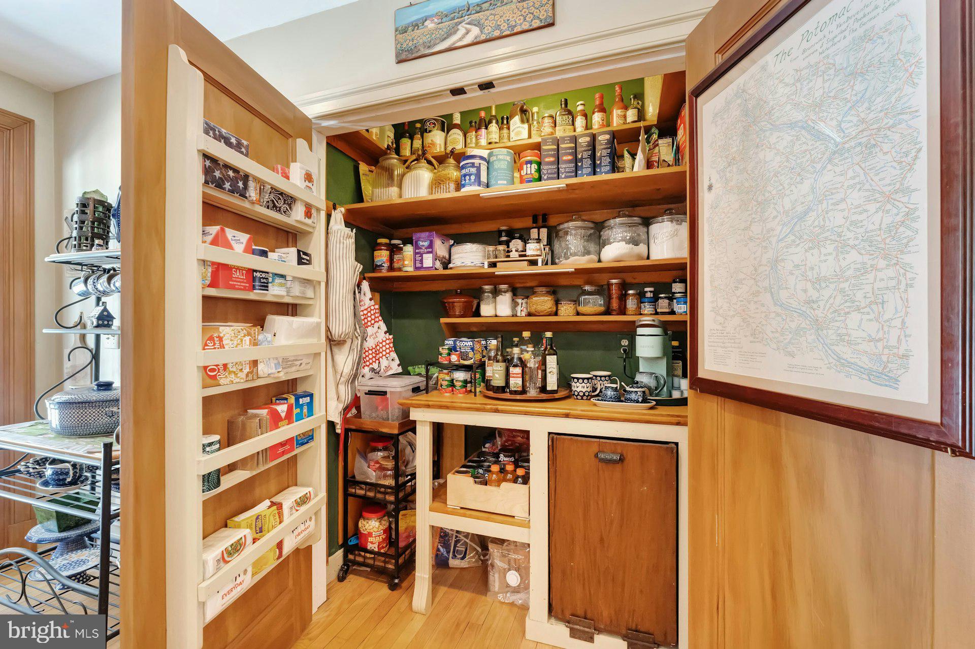 43470 Evans Pond Road Leesburg, VA 20176 - Photo 27 of 114 Large roomy kitchen pantry