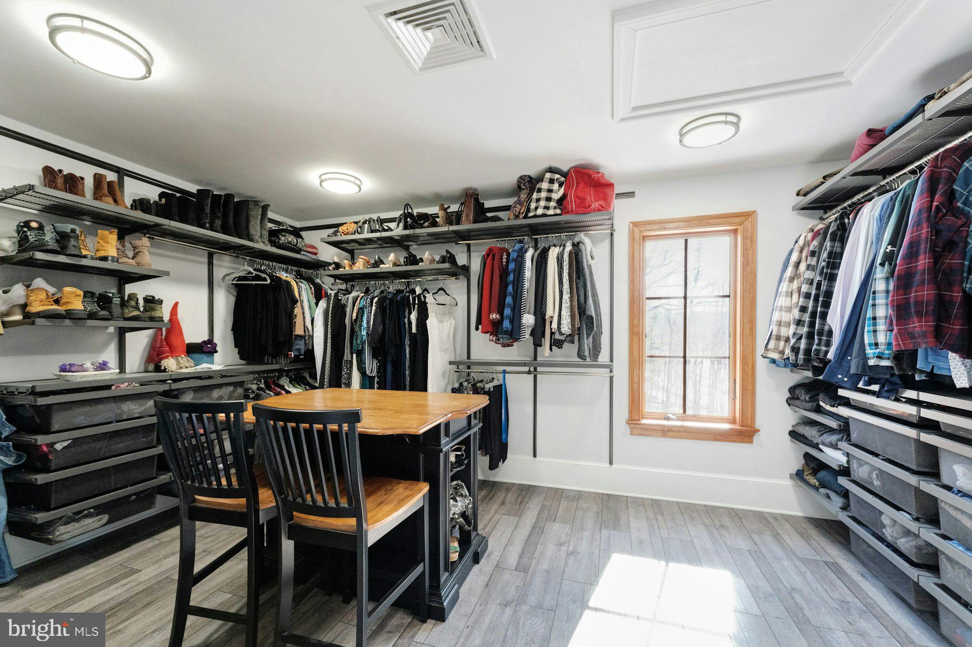 43470 Evans Pond Road Leesburg, VA 20176 - Photo 38 of 114 Huge walk in primary closet