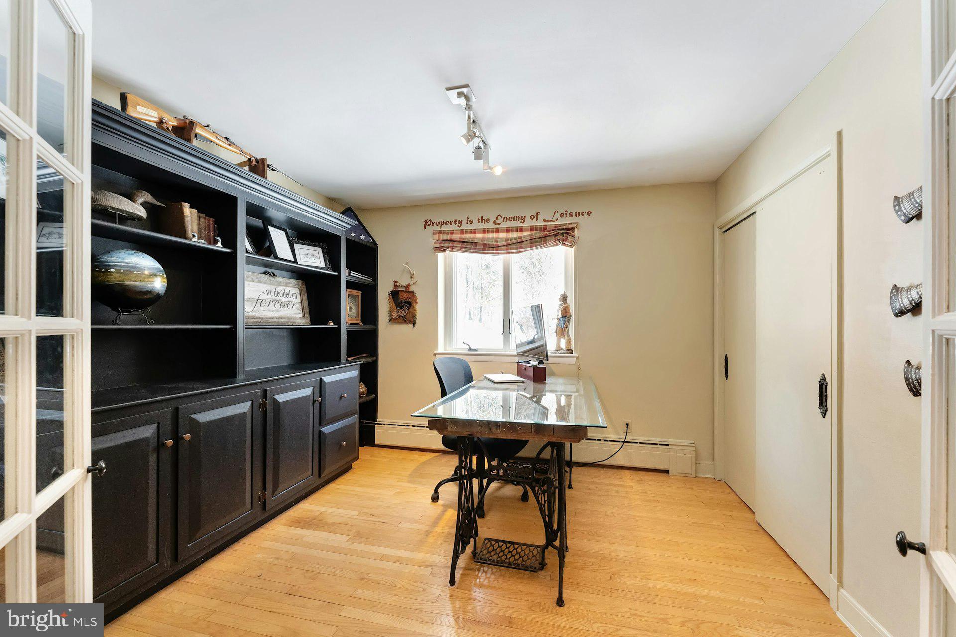 43470 Evans Pond Road Leesburg, VA 20176 - Photo 43 of 114 a workspace with furniture window and wooden floor