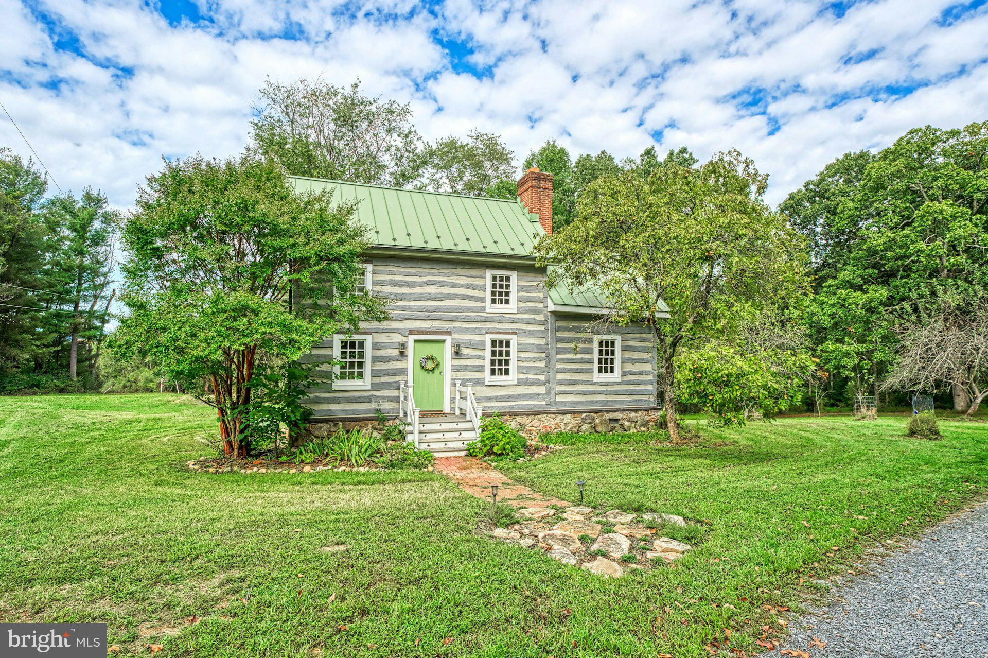 43470 Evans Pond Road Leesburg, VA 20176 - Photo 47 of 114 a house view with a garden space