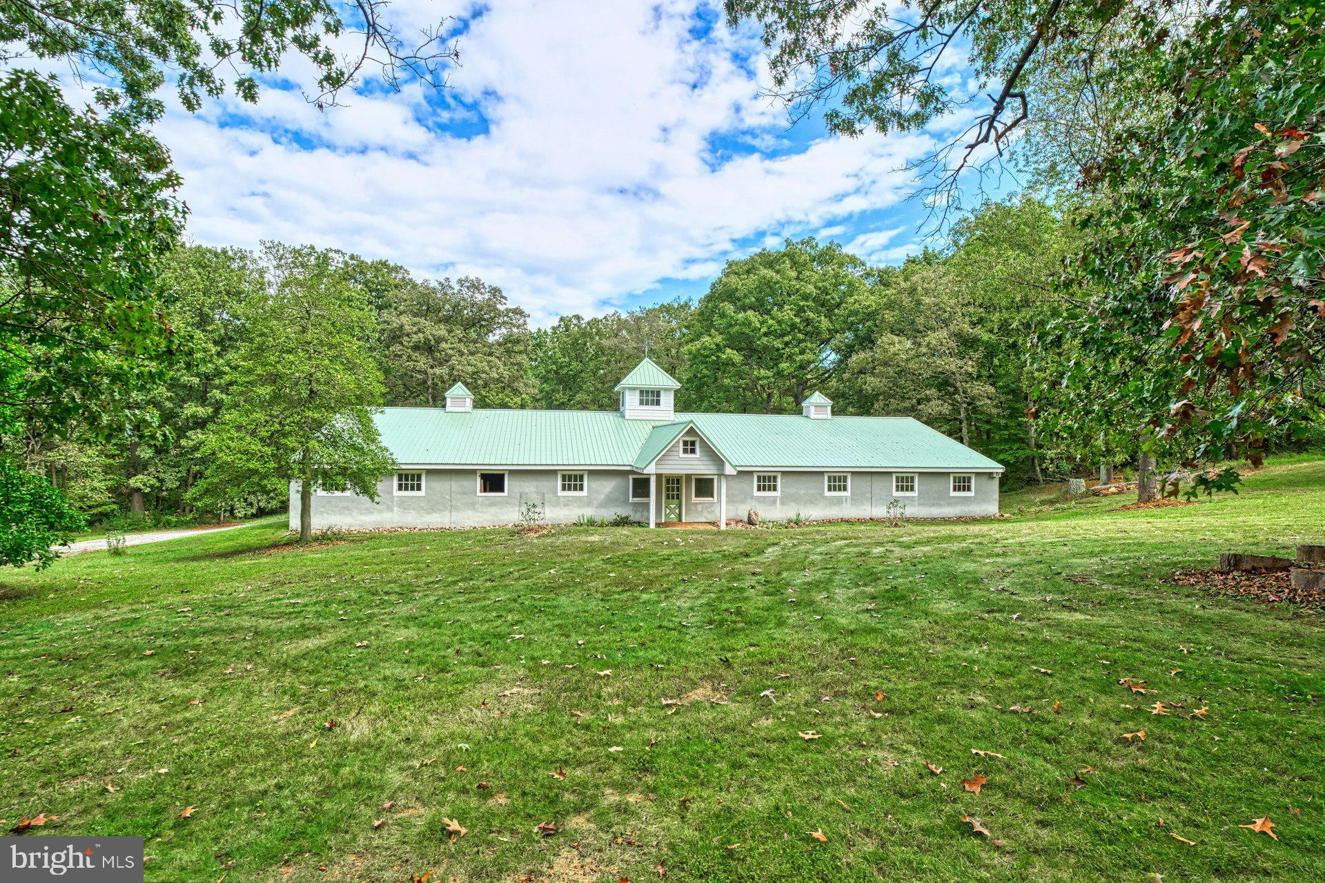 43470 Evans Pond Road Leesburg, VA 20176 - Photo 64 of 114 a house with green field in front of it