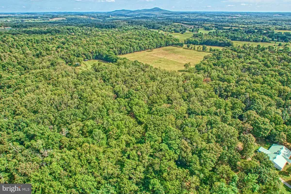 $2,500,000 | 43470 Evans Pond Road, Leesburg, VA 20176