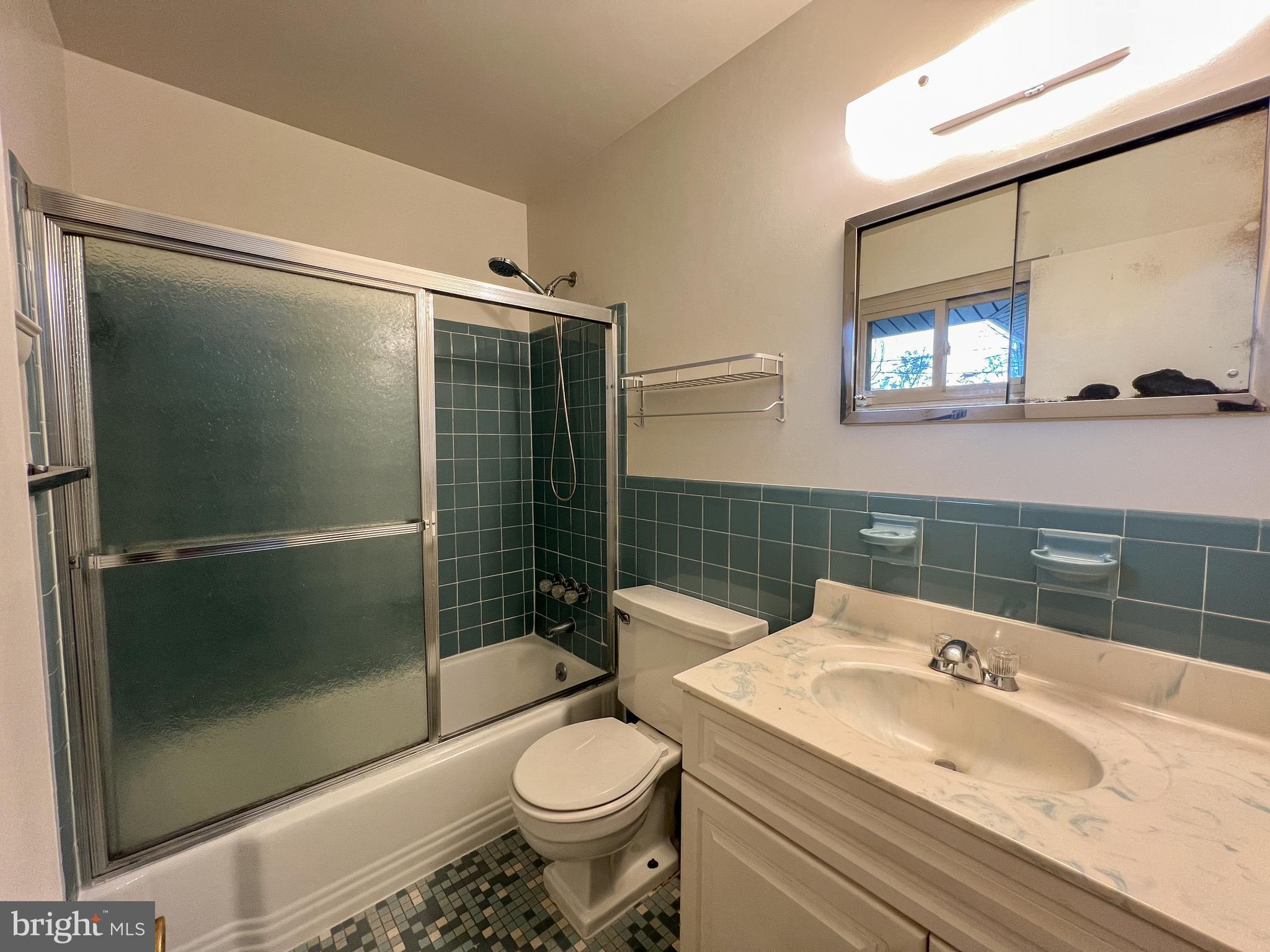 10810 Margate Road Silver Spring, MD 20901 - Photo 17 of 36 Hallway Full Bathroom