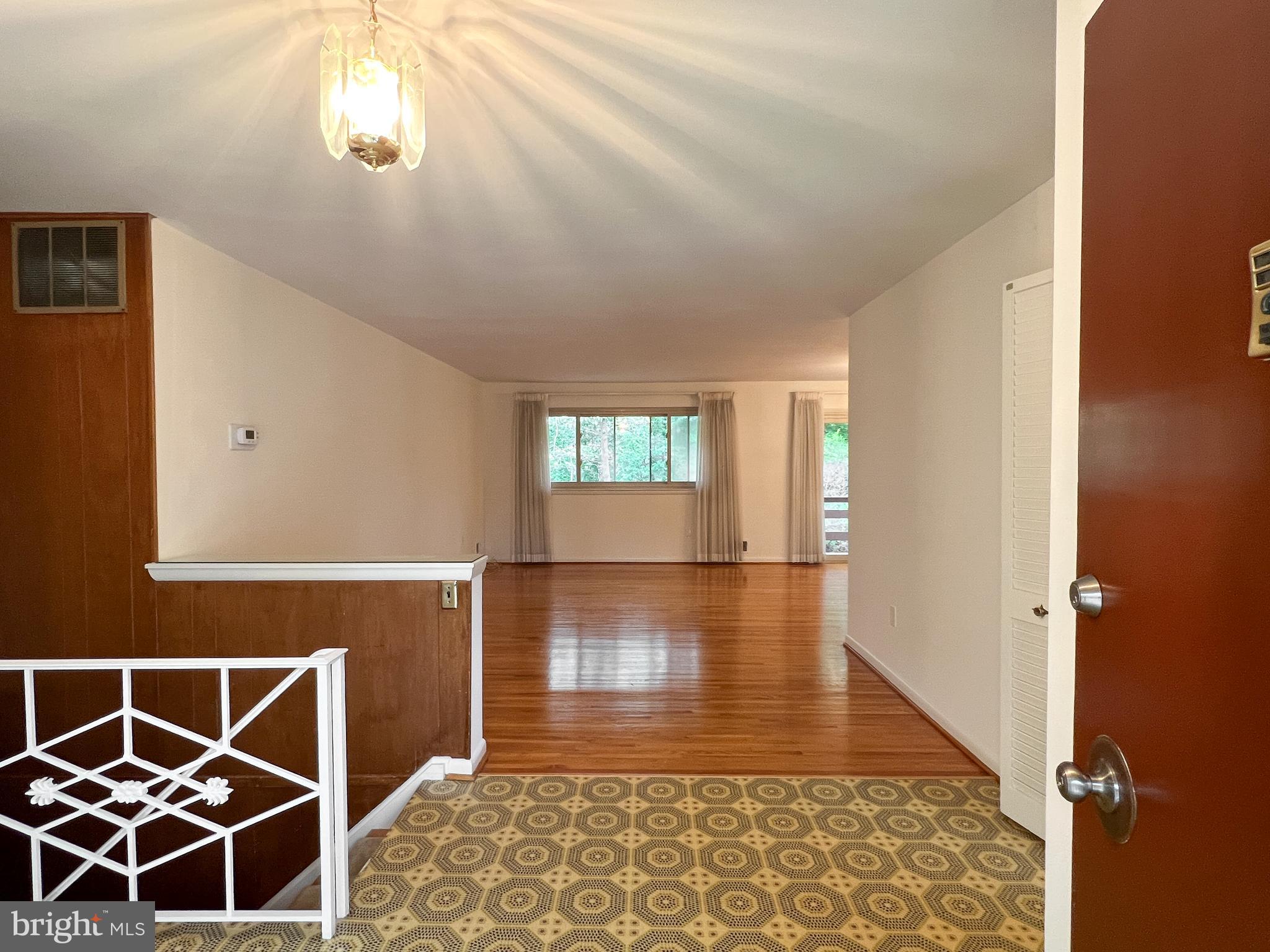 10810 Margate Road Silver Spring, MD 20901 - Photo 3 of 36 Entry, Foyer